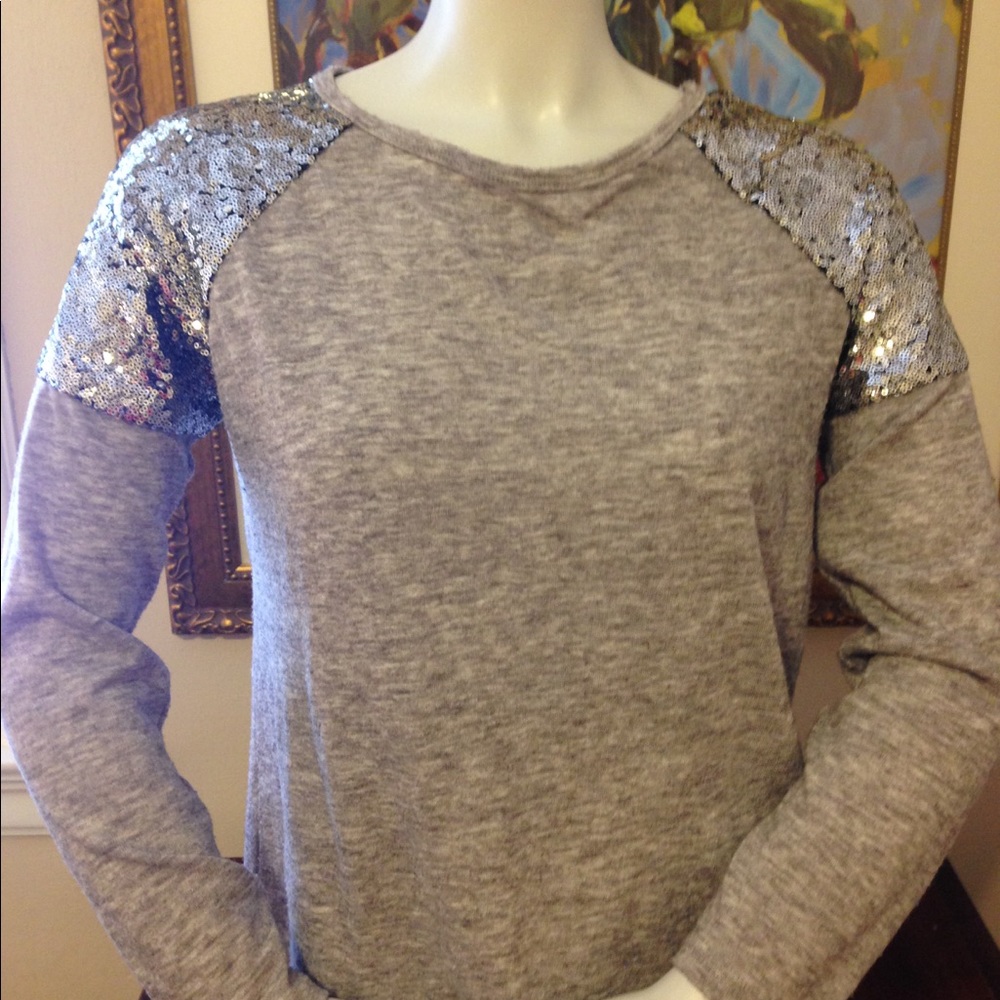 UA long sleeve gray sequined top